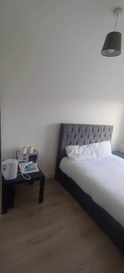 Free Car Park And Walk To Coop, Etihad , Piccadilly Manchester Bagian luar foto
