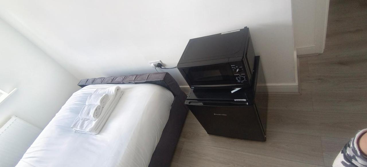 Free Car Park And Walk To Coop, Etihad , Piccadilly Manchester Bagian luar foto