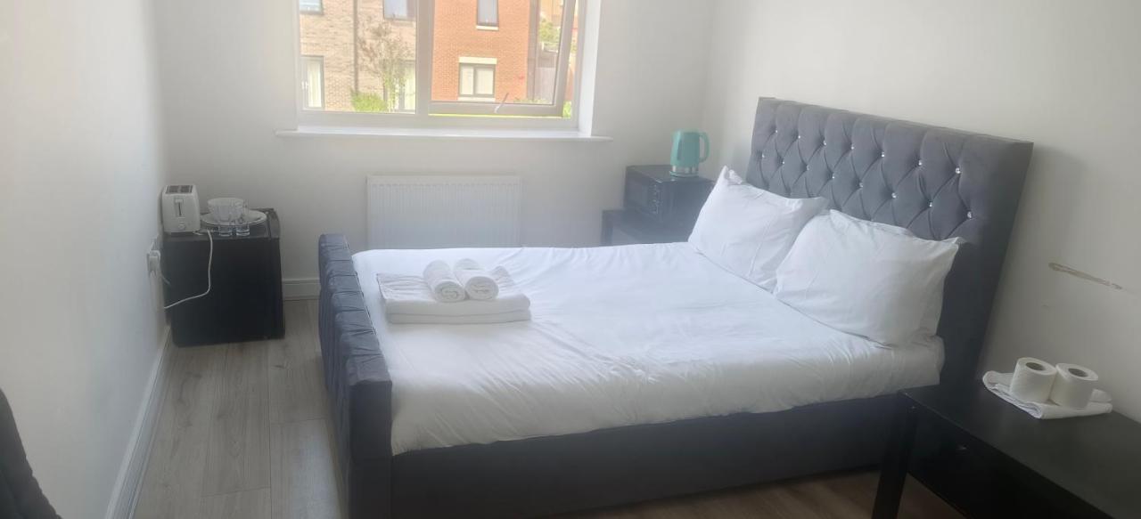 Free Car Park And Walk To Coop, Etihad , Piccadilly Manchester Bagian luar foto