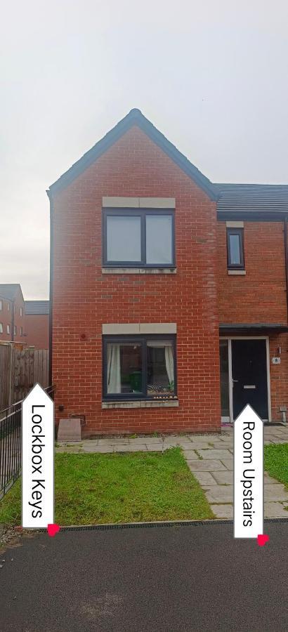 Free Car Park And Walk To Coop, Etihad , Piccadilly Manchester Bagian luar foto