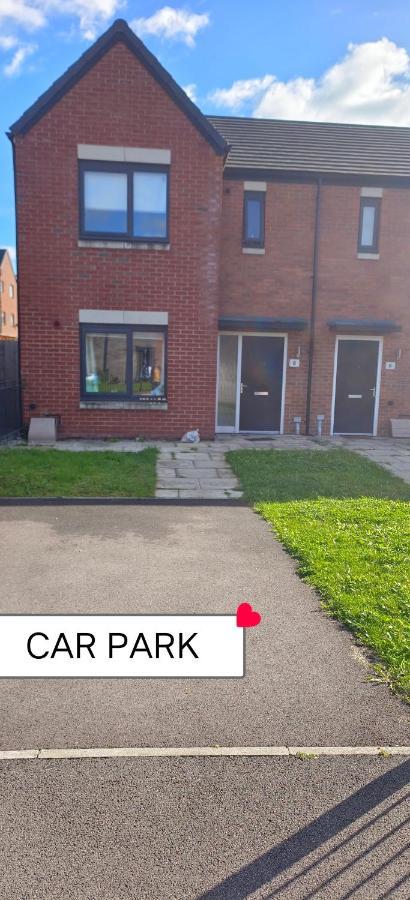 Free Car Park And Walk To Coop, Etihad , Piccadilly Manchester Bagian luar foto